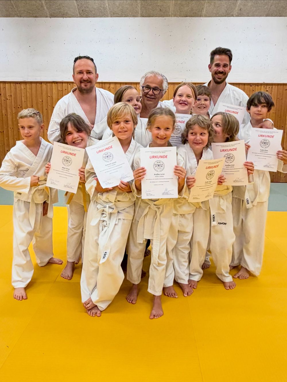 Examen de cinturón del Hap-Ki-Do Verein Leibnitz — Mario Körbler con su grupo infantil