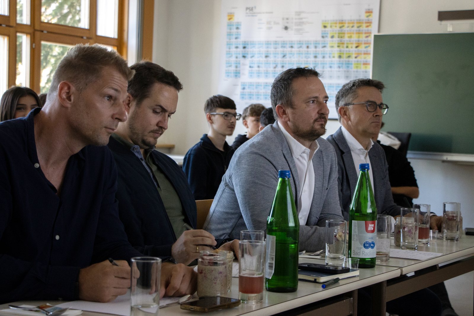 La giuria della Youth Entrepreneurship Week segue un pitch